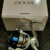 Moulinet Frein Avant Shimano Stradic 2500 Hg Fl -pacificpeche shop 00001 Moulinet frein avant Shimano Stradic 2500 hg fl